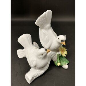 Vintage Genuine Bone China Taiwan Bird Figurine With Flower